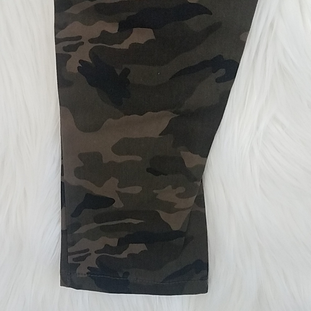 Camo Distressed Drawstring Pants - Picture 5 of 7